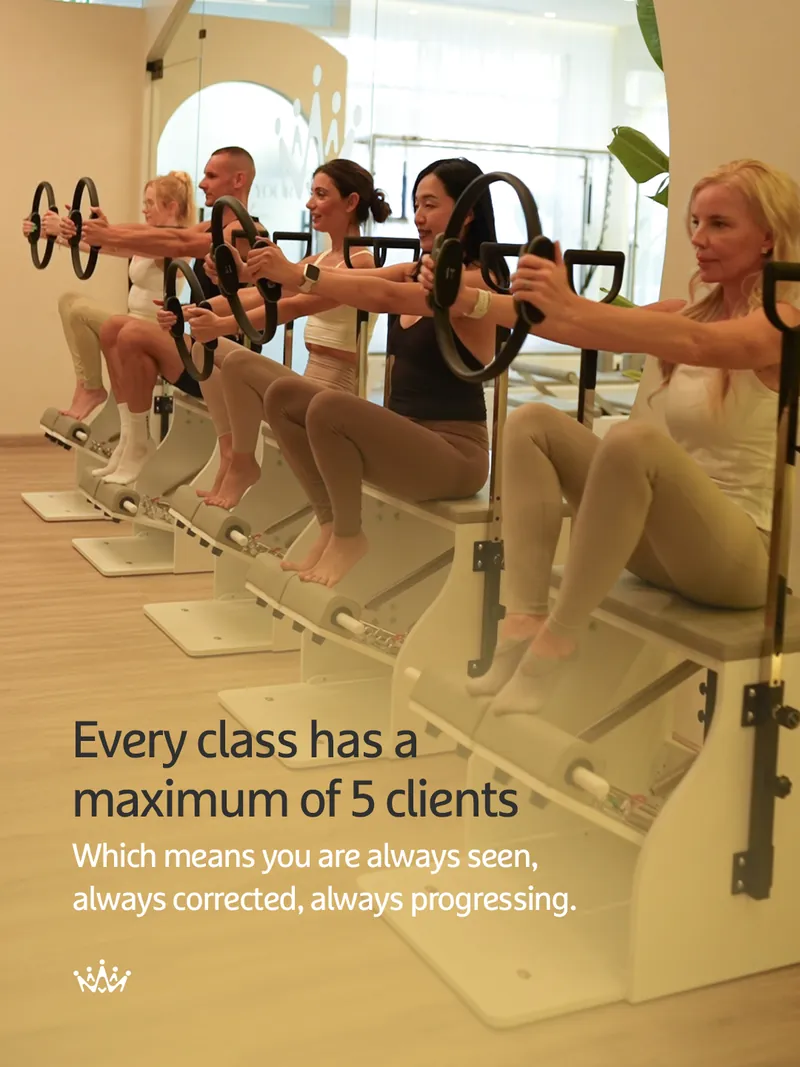 Every class has a maximum of 5 clients, so you are always seen and corrected